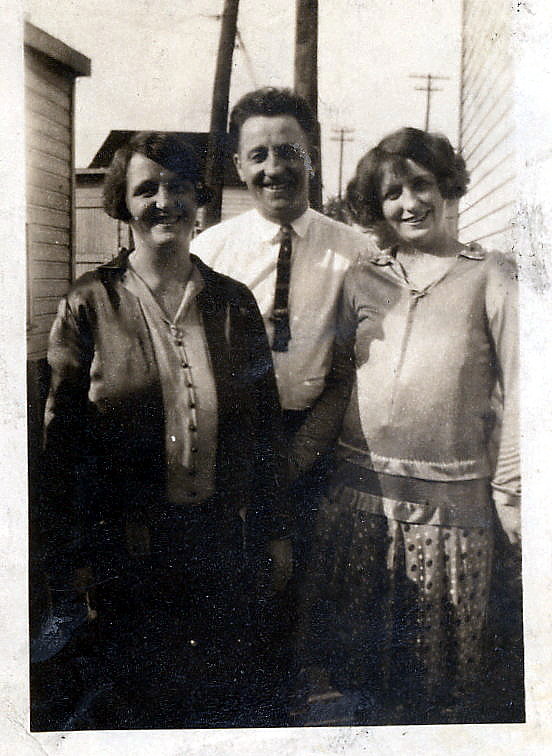 Enhanced Ann (L), George (M), Juliana (R) Summer 1926